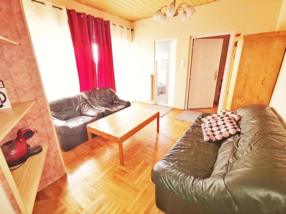 Apartman Poirot Balcony Эрд Экстерьер фото